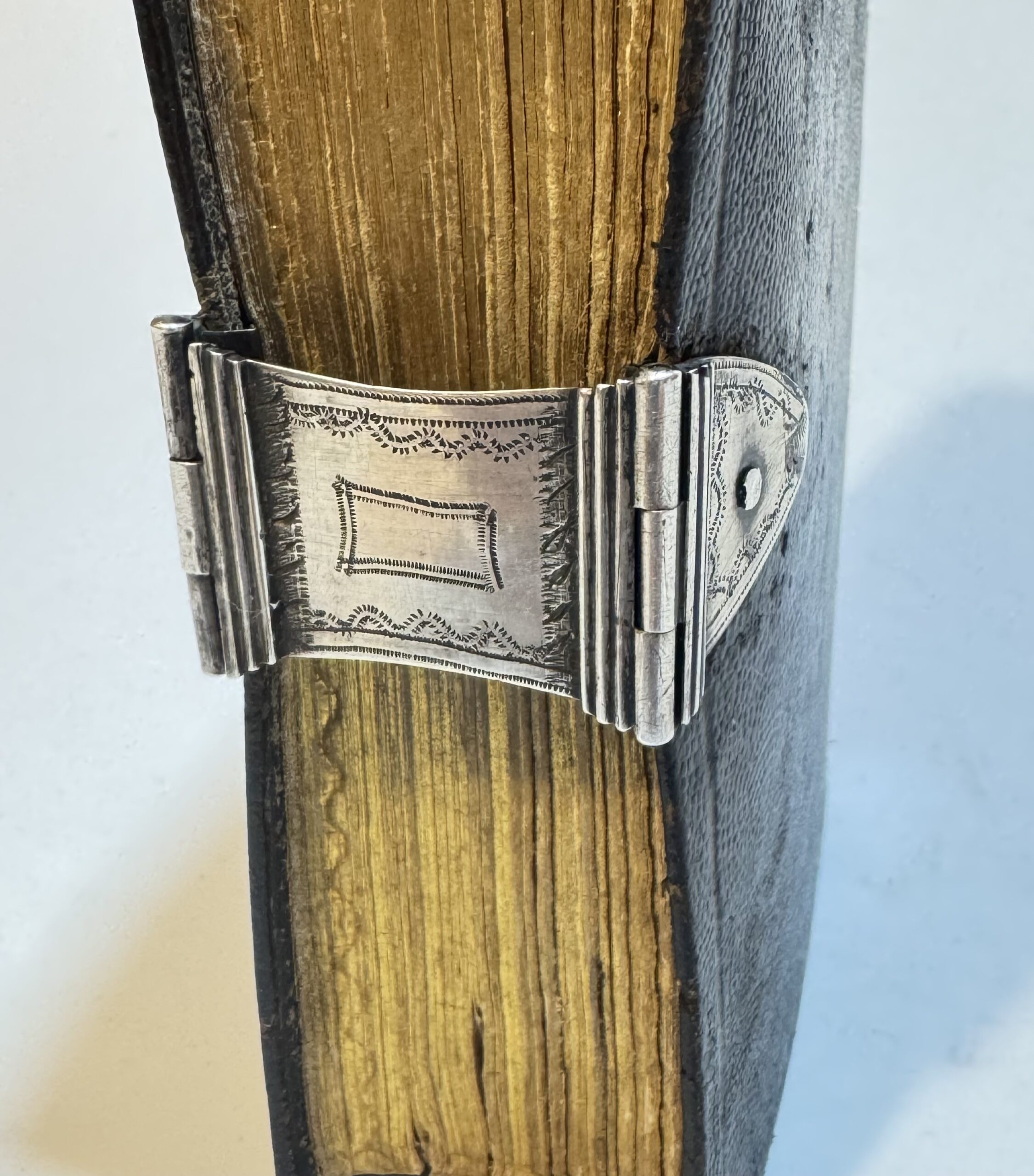 Het Nieuwe Testament
A Dutch New Testament with a Cape Silver Clasp and interesting provenance. - None identified - Image 2