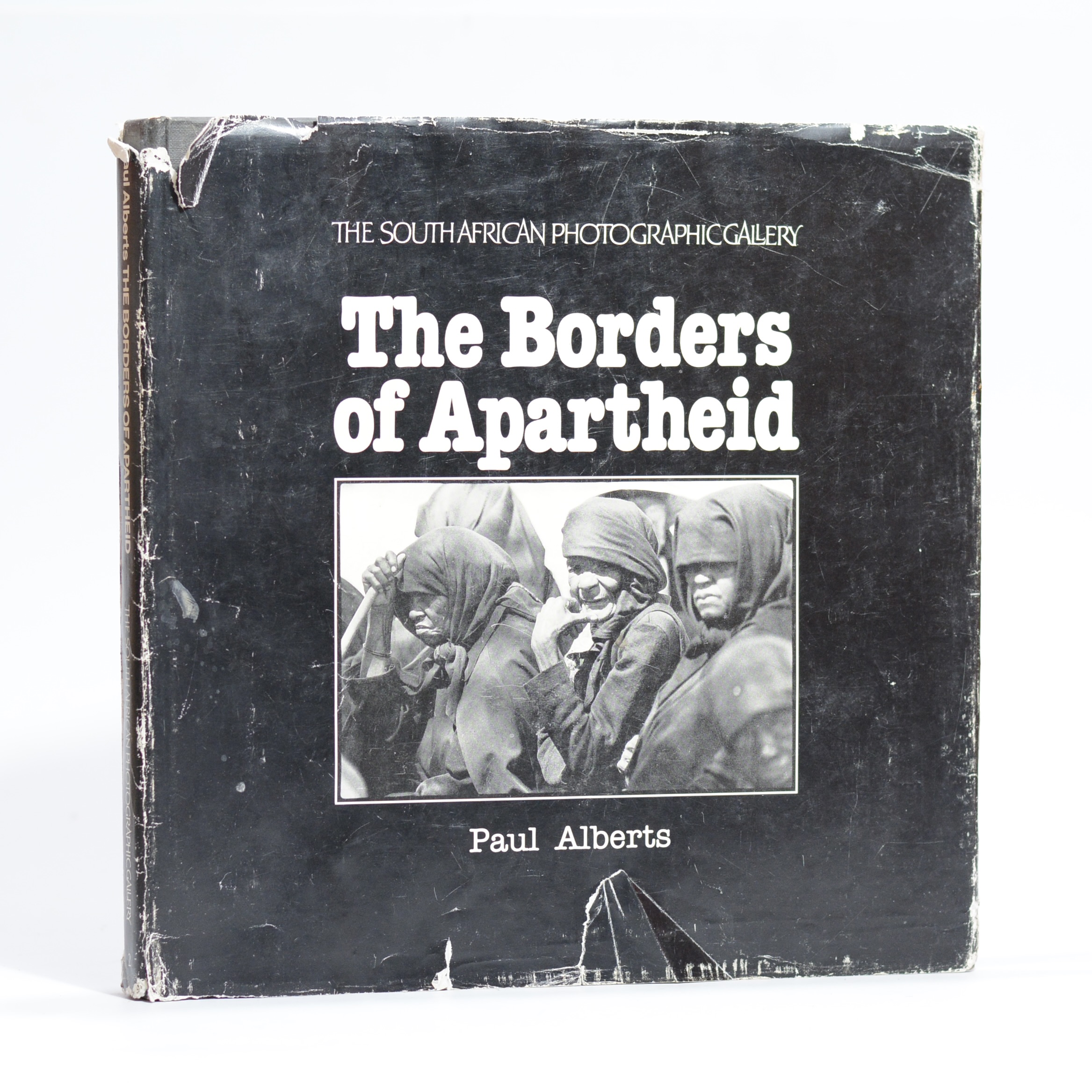 The Borders of Apartheid. A Chronicle of Alienation in South Africa with a Portfolio of Photographs on Bophuthatswana Today - Alberts, Paul